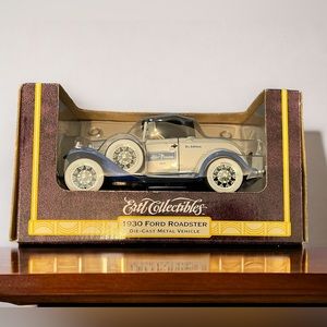 *NWT* ERTL Collectibles 1930 Ford Roadster Fleet Farm Die-Cast Metal Vehicle